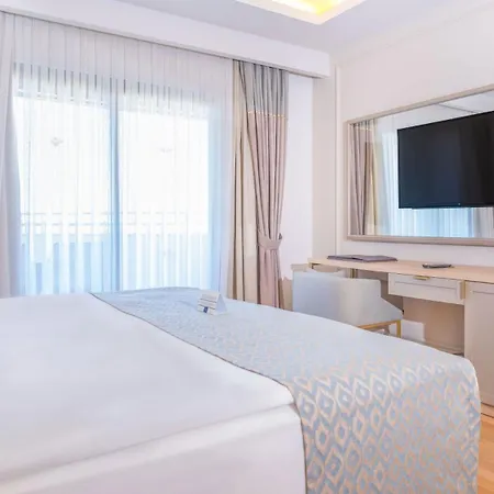 Miramare Queen Hotel 5*